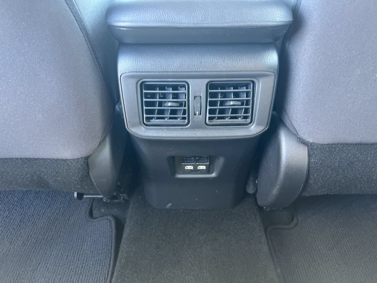 Used 2021 Toyota RAV4 XLE w/ Convenience Package FWD image 32