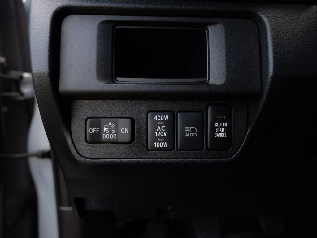 Used 2018 Toyota Tacoma TRD Sport AWD/4WD image 22