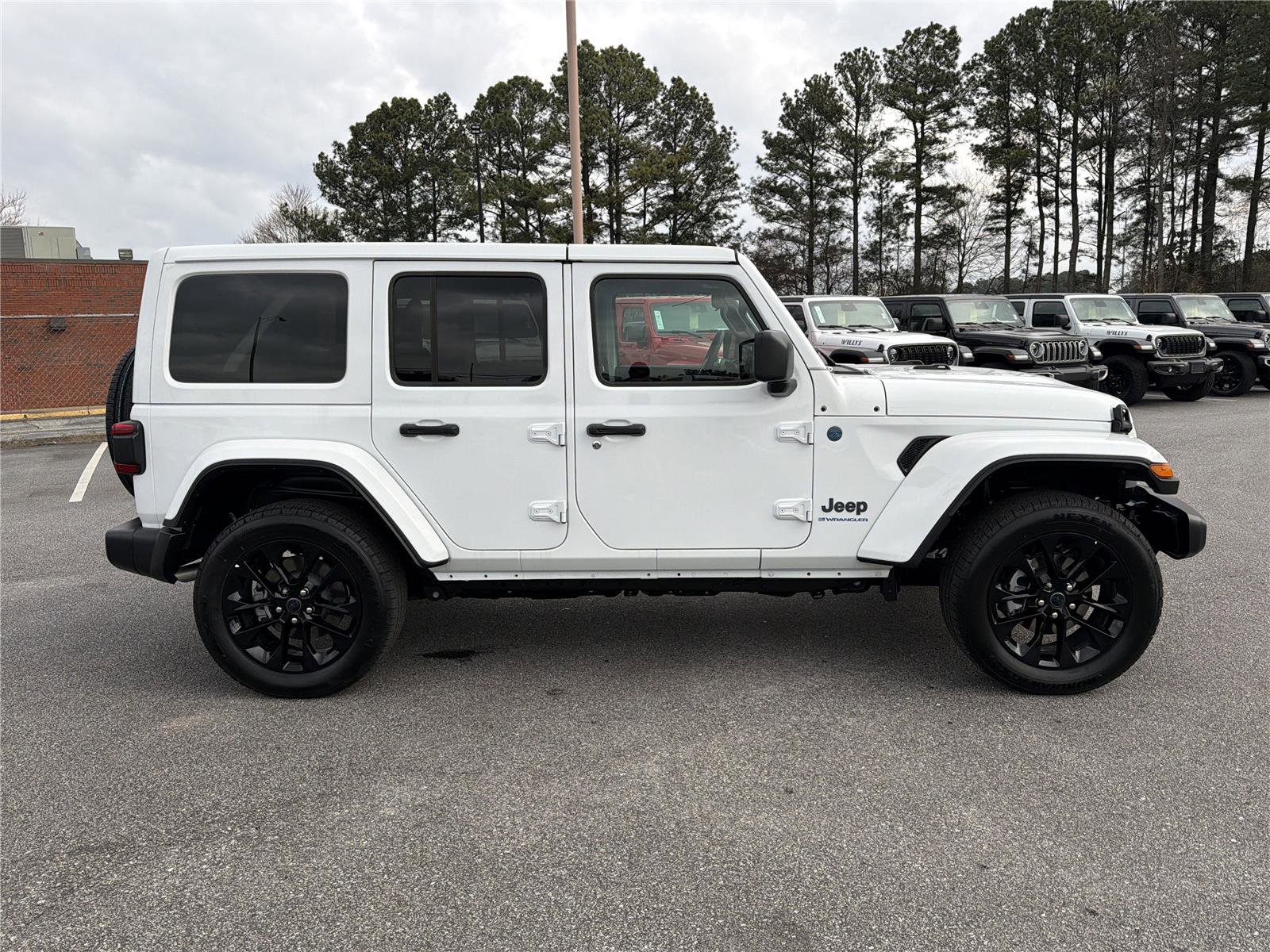 Used 2025 Jeep Wrangler Sahara w/ Safety Group image 5