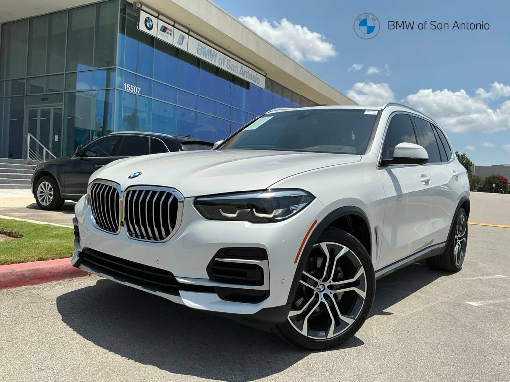 Certified 2022 BMW X5 xDrive40i w/ Parking Assistance Package AWD/4WD image 1