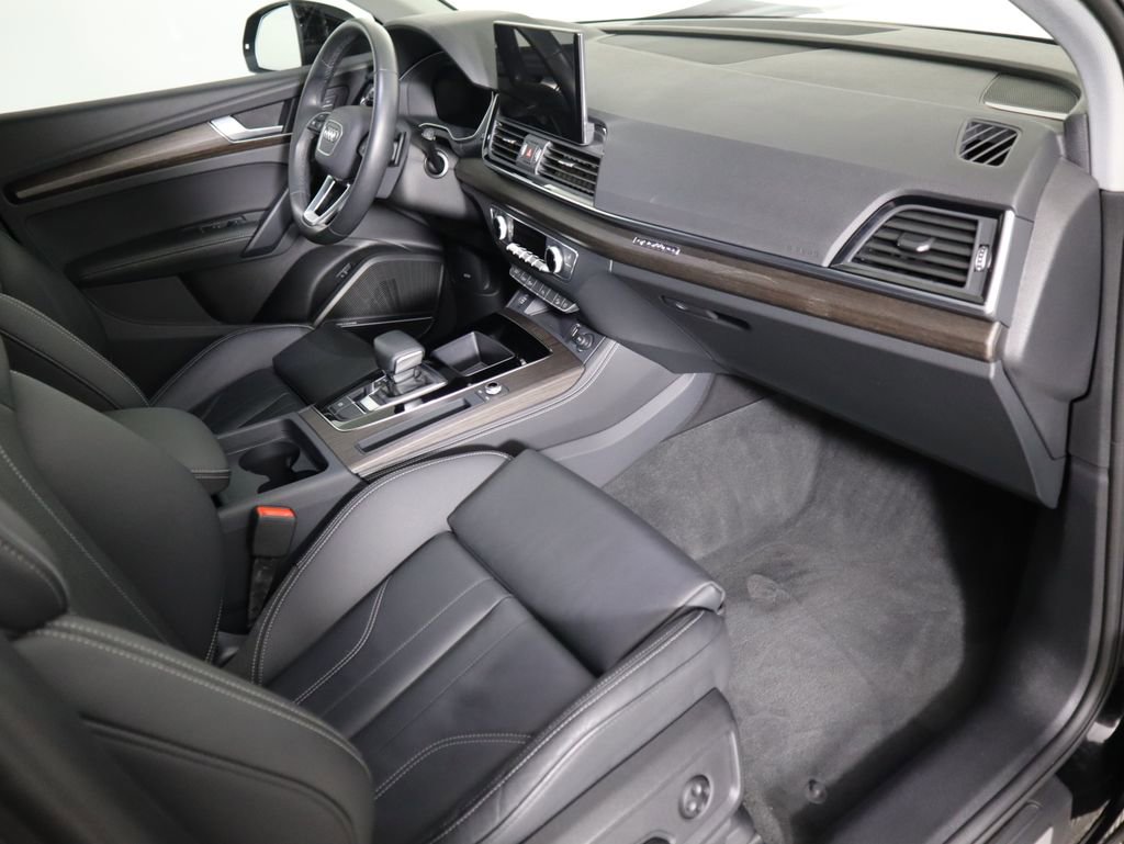Certified 2025 Audi Q5 2.0T Premium Plus w/ Premium Plus Package image 18