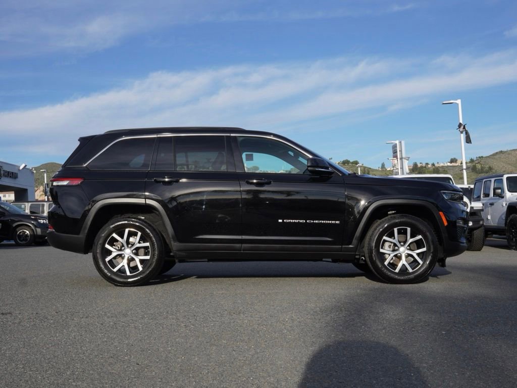 Certified 2024 Jeep Grand Cherokee Limited image 3