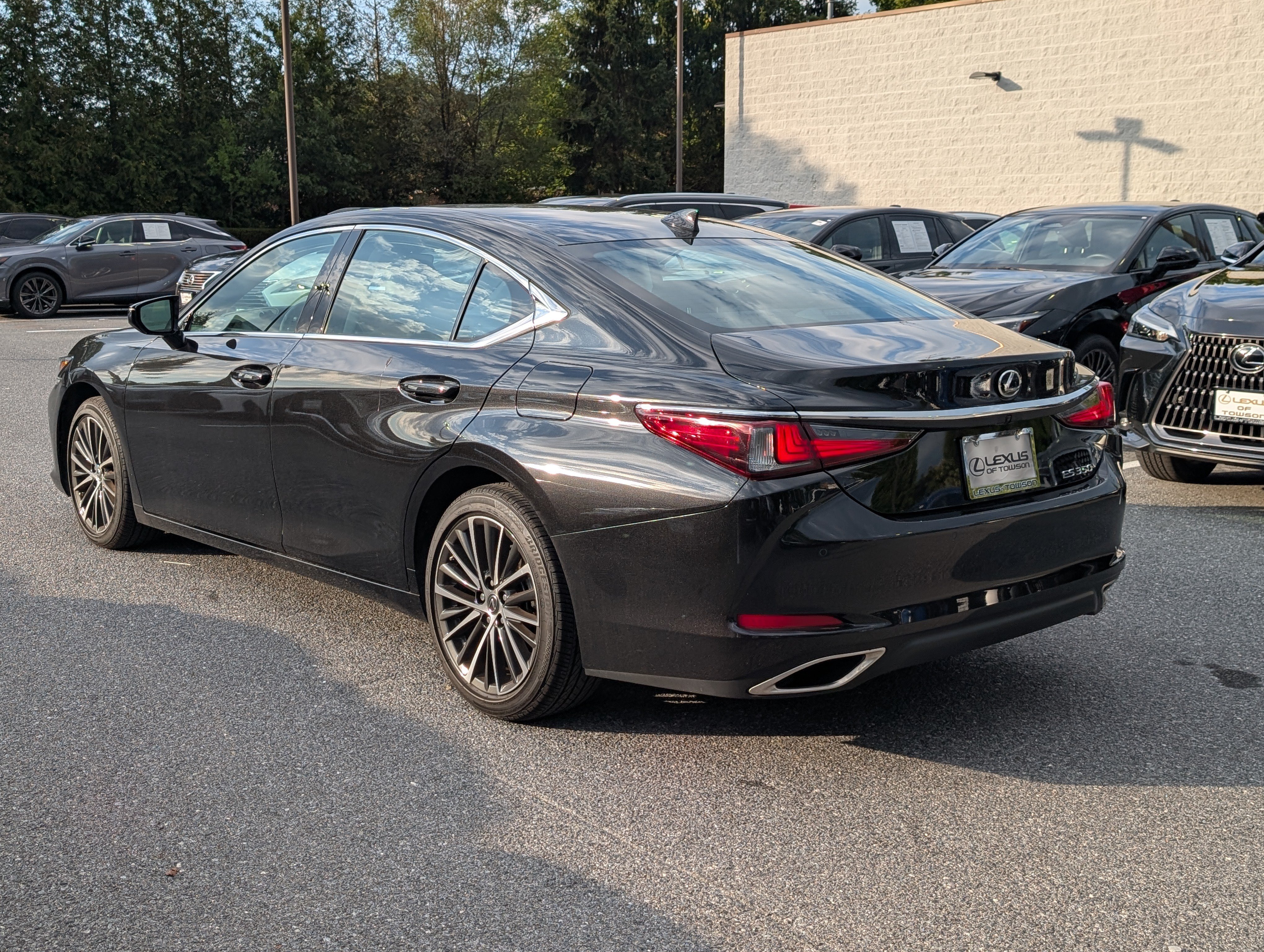 Used 2025 Lexus ES 350 w/ Premium Package FWD image 5