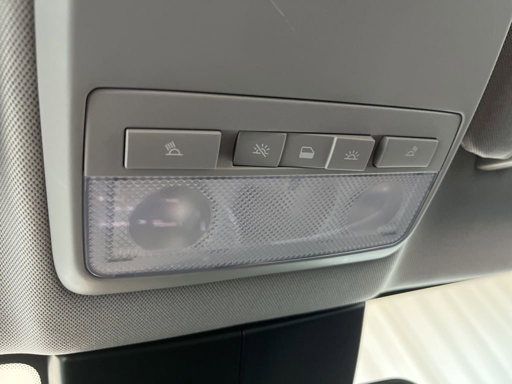 Used 2022 Chevrolet Trax LT w/ LT Convenience Package image 15