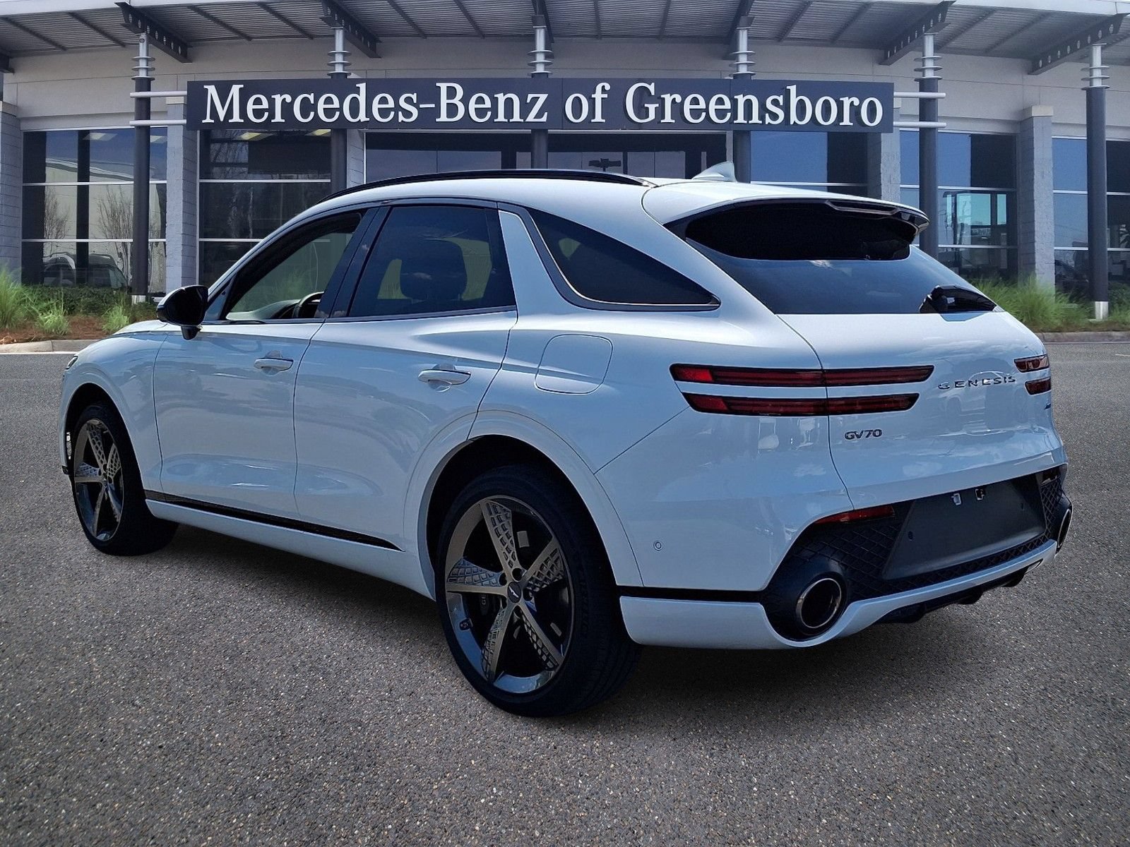 Used 2024 Genesis GV70 2.5T w/ Sport Prestige Package AWD/4WD image 4