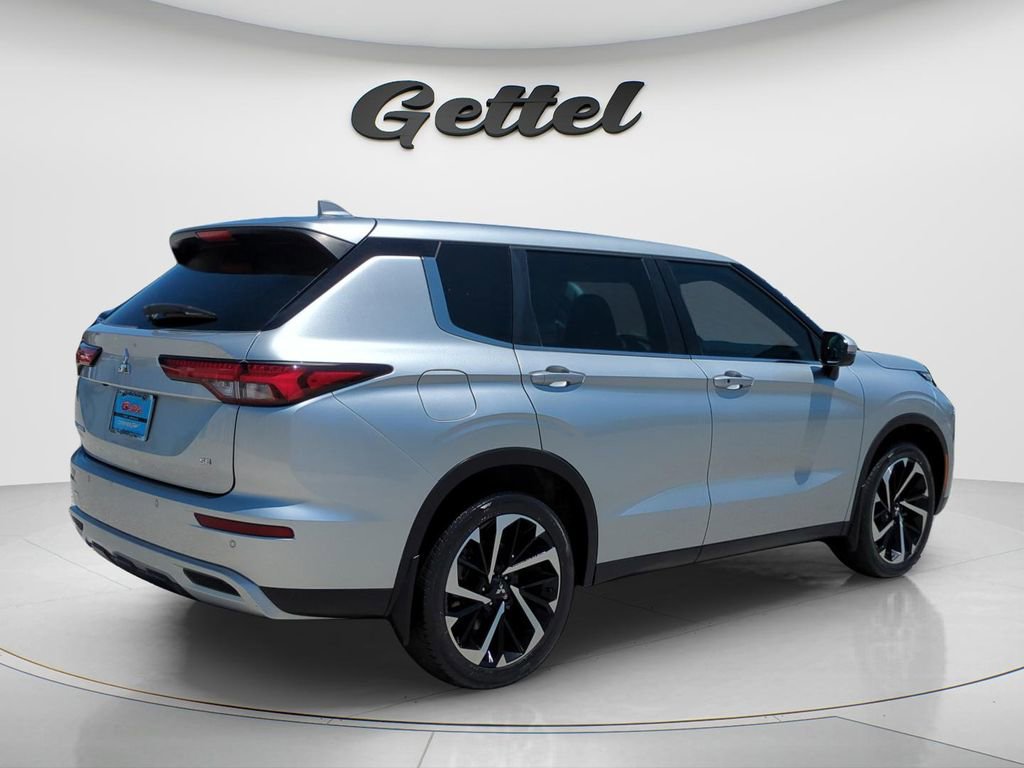Used 2023 Mitsubishi Outlander SE image 5