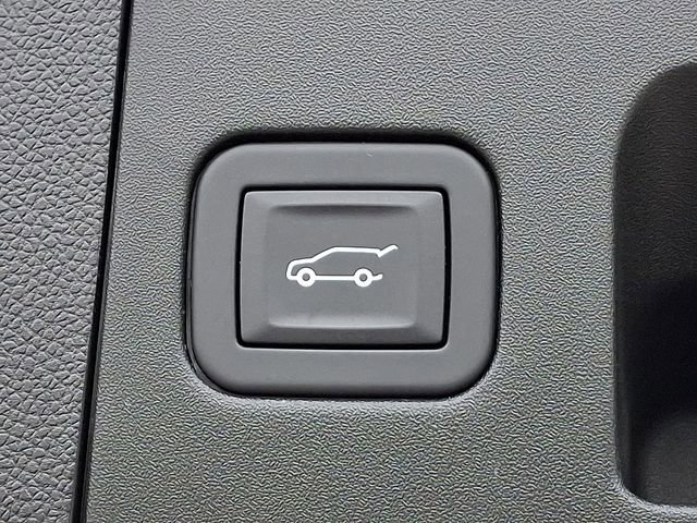 Used 2025 Cadillac XT4 Sport image 30