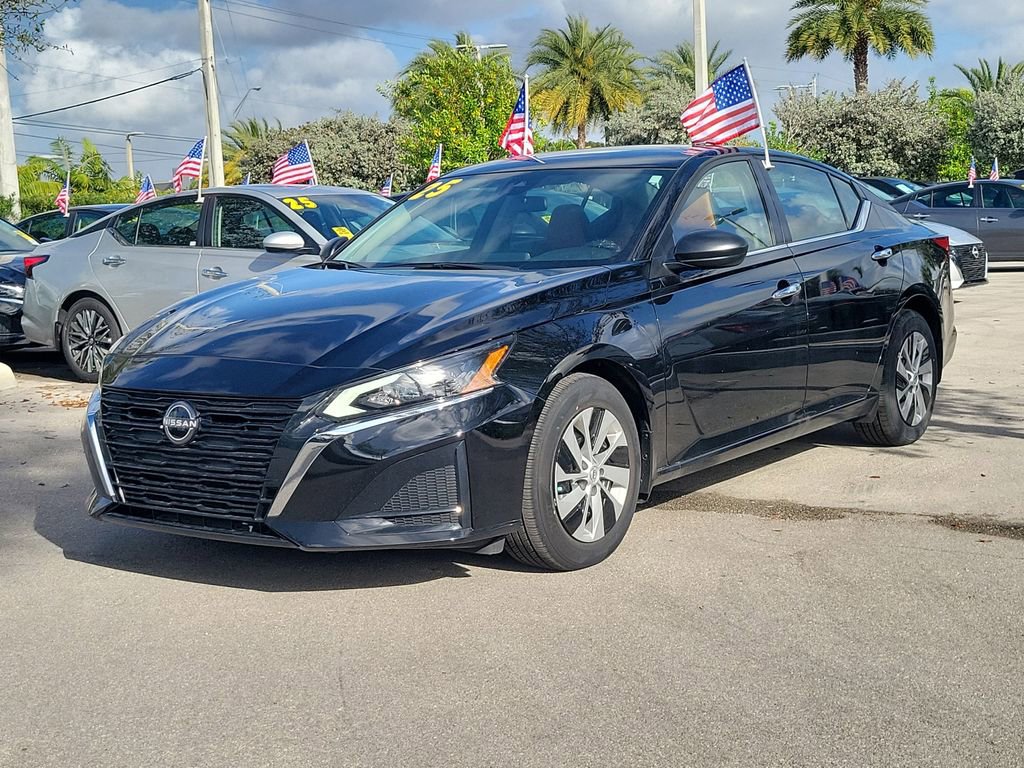 Certified 2025 Nissan Altima 2.5 S image 3