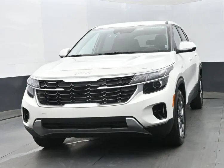 Used 2026 Kia Seltos LX FWD image 1