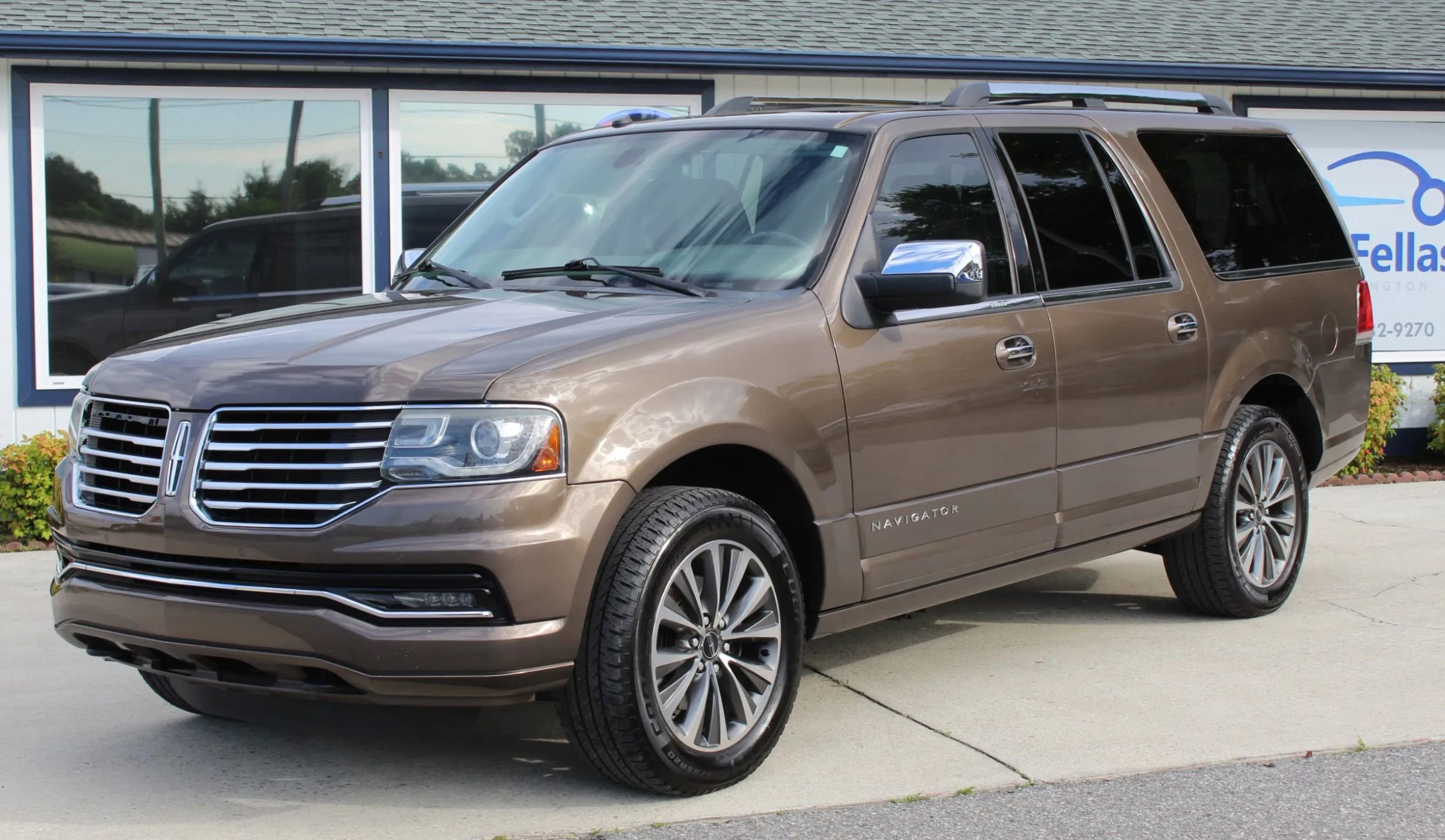 Used 2017 Lincoln Navigator L Select RWD image 1
