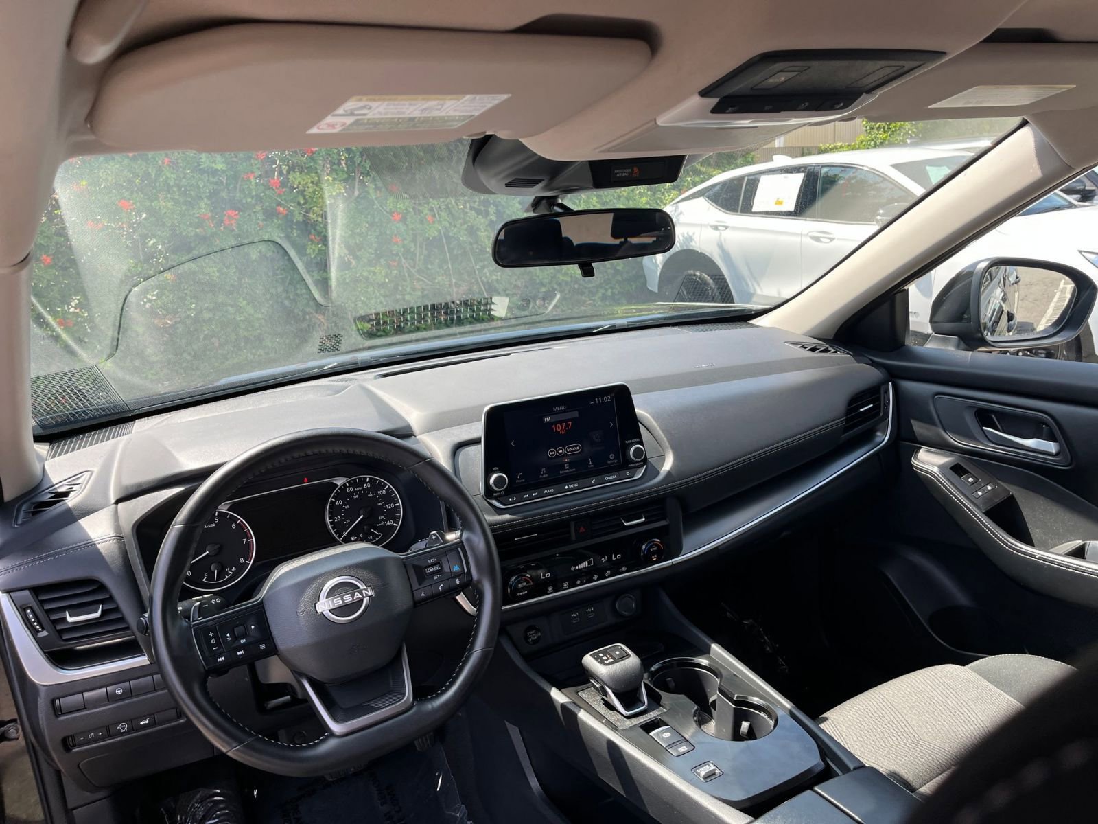 Used 2025 Nissan Rogue SV FWD image 35