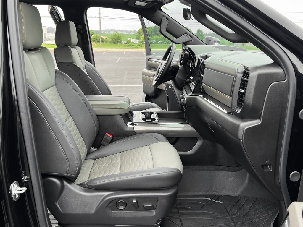 Used 2025 Chevrolet Silverado 2500 ZR2 w/ Technology Package image 24