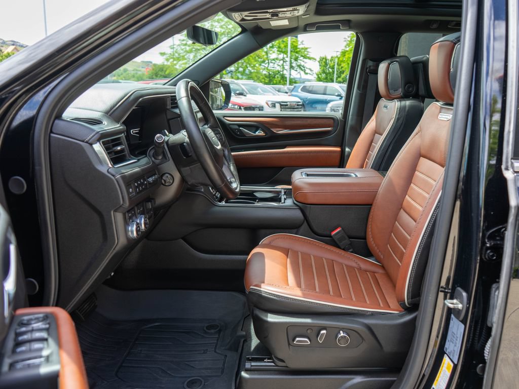 Used 2023 GMC Yukon XL Denali Ultimate AWD/4WD image 11