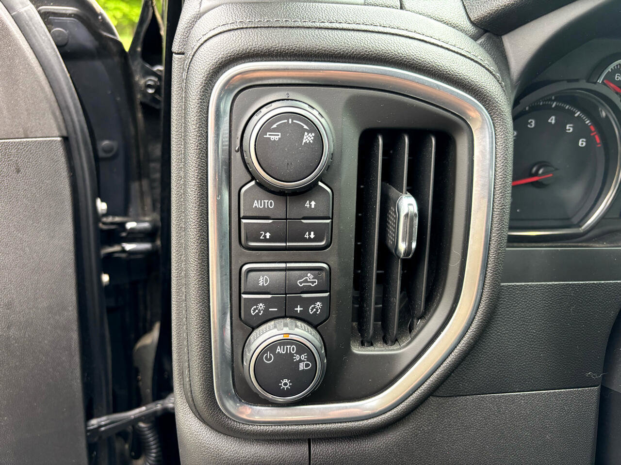 Used 2019 Chevrolet Silverado 1500 LT Trail Boss image 24