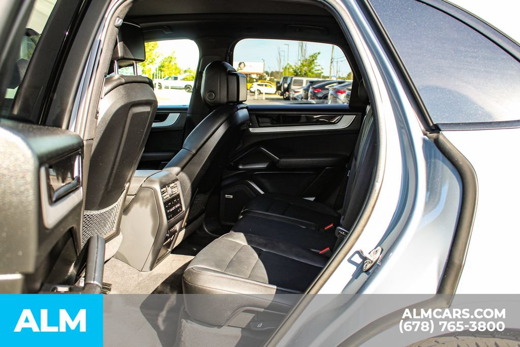 Used 2024 Porsche Cayenne AWD/4WD image 16