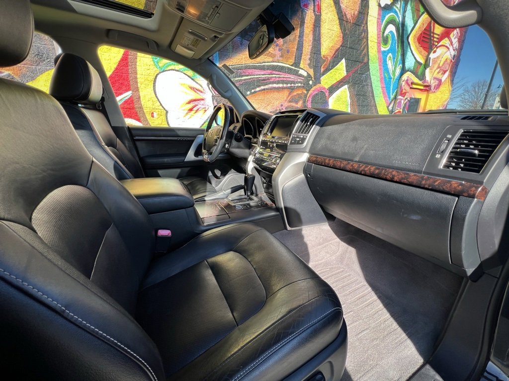 Used 2013 Toyota Land Cruiser image 37