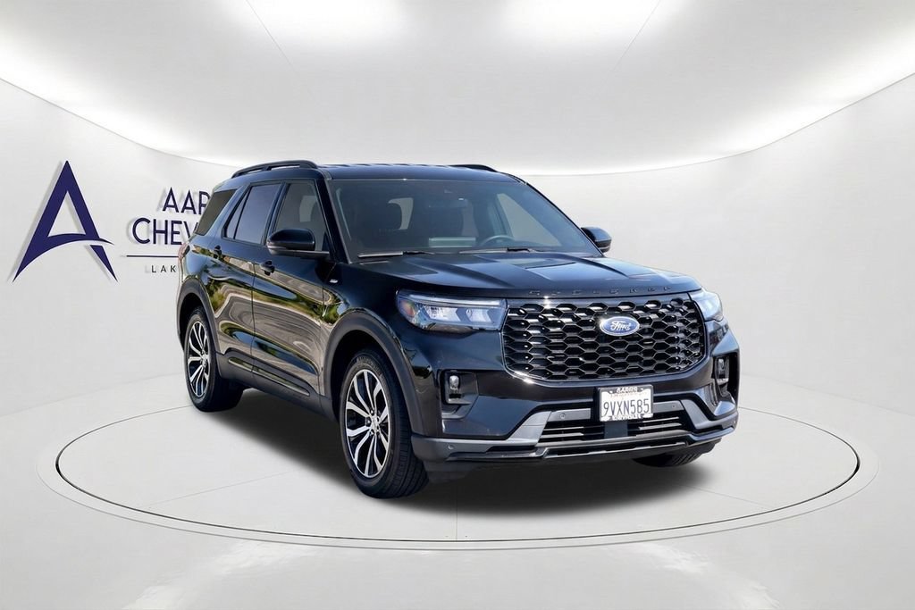 Used 2025 Ford Explorer ST-Line w/ Premium Package RWD image 3