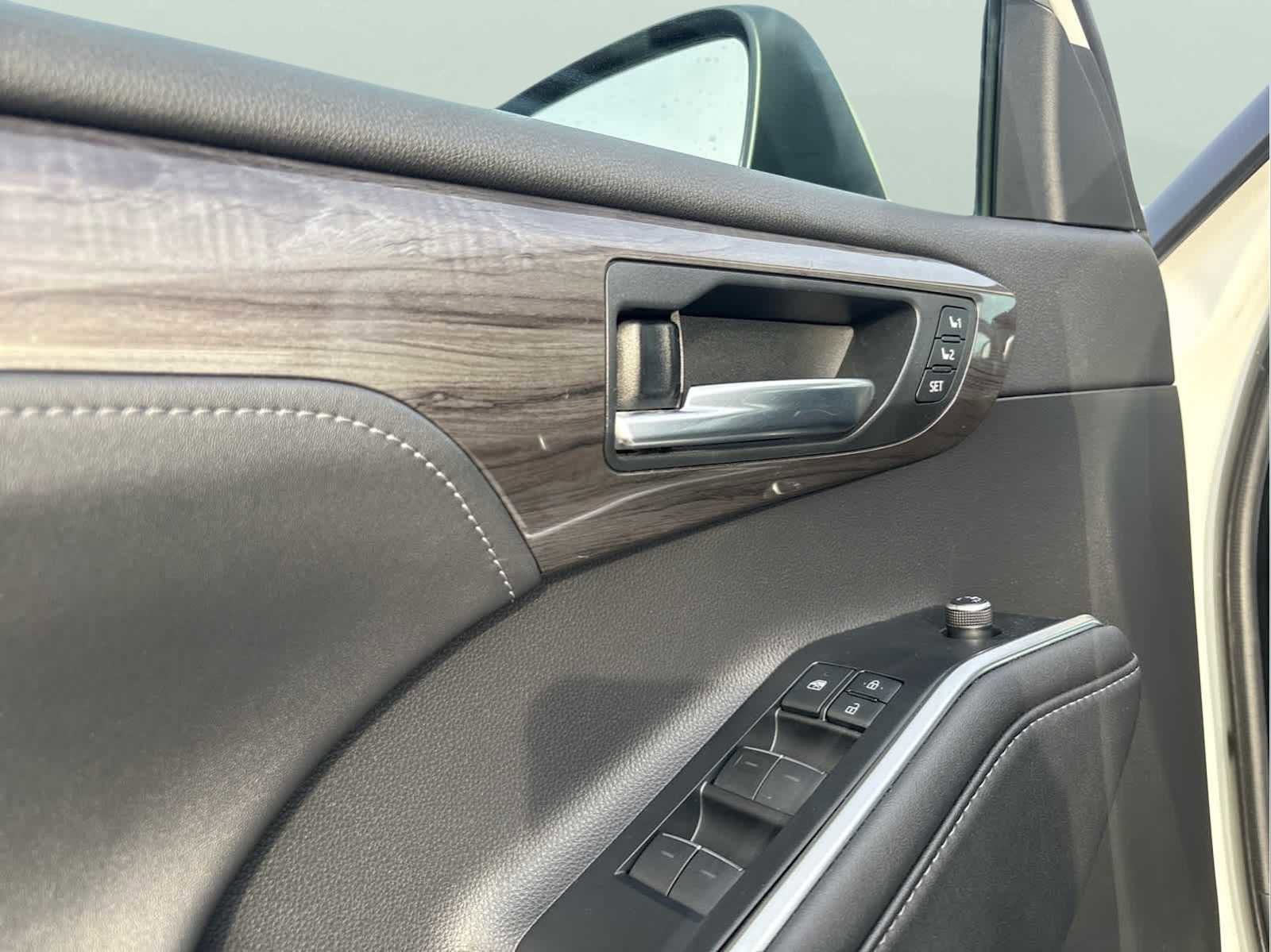 Used 2020 Toyota Highlander Limited image 31