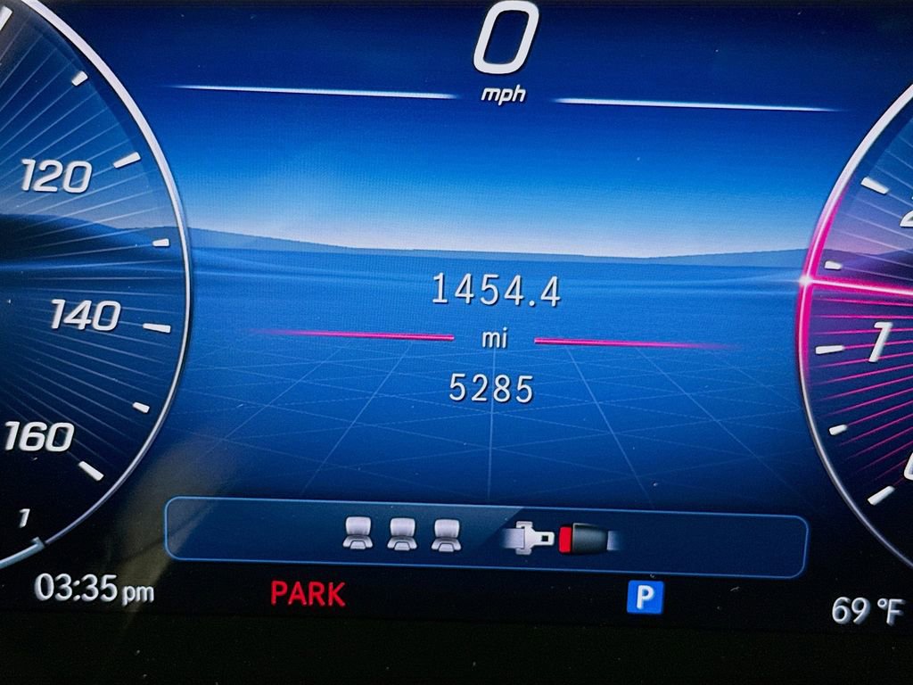 Used 2025 Mercedes-Benz GLC 300 4MATIC image 12