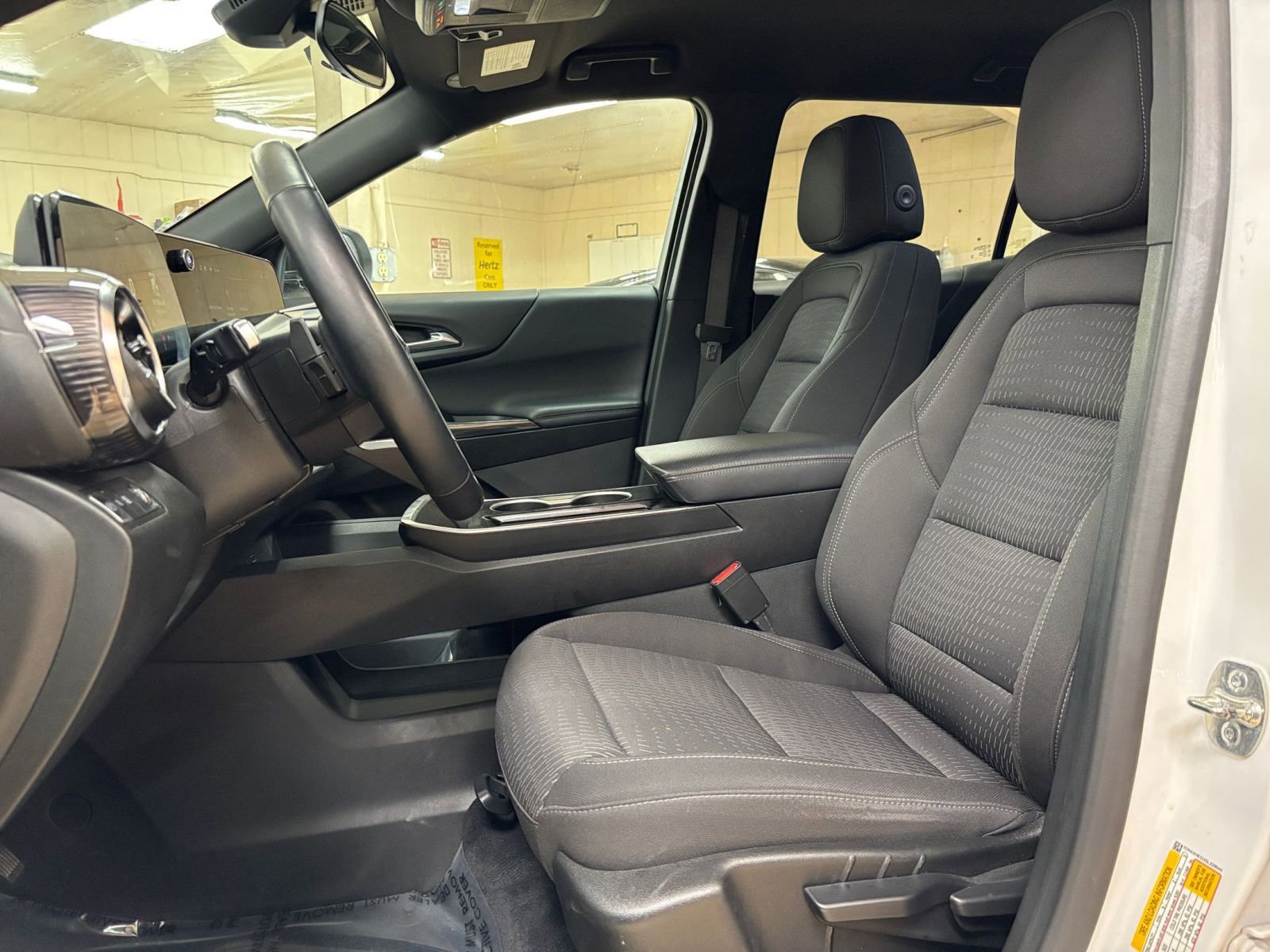 Used 2025 Chevrolet Equinox LT FWD image 28