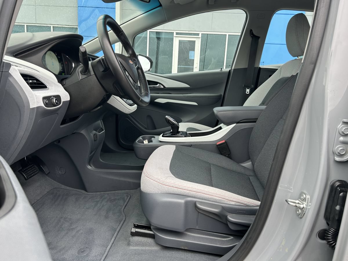 Used 2021 Chevrolet Bolt LT FWD image 12