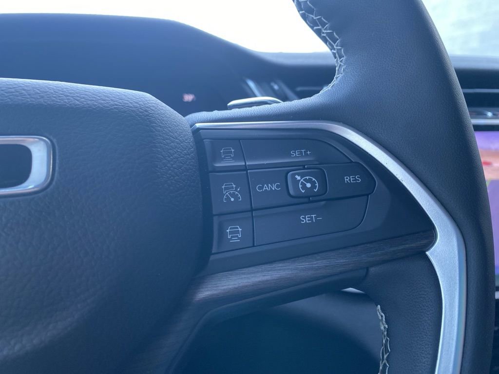 Used 2024 Jeep Grand Cherokee Limited image 14