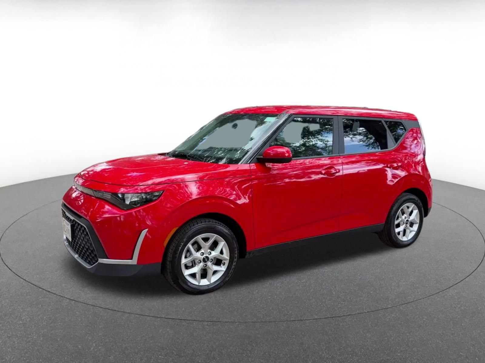 Used 2025 Kia Soul LX w/ LX Technology Package FWD image 12