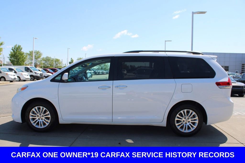 Used 2014 Toyota Sienna XLE w/ XLE Premium Package FWD image 4