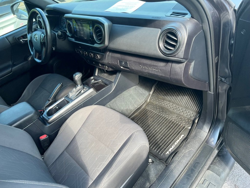 Used 2017 Toyota Tacoma TRD Off-Road image 58