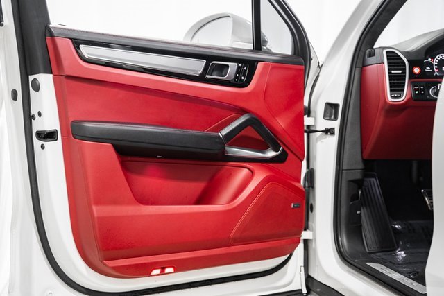 Used 2021 Porsche Cayenne Turbo image 34