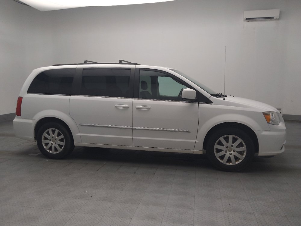 Used 2016 Chrysler Town & Country Touring FWD image 11