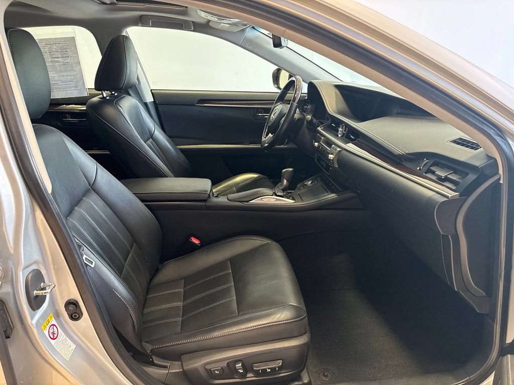 Used 2016 Lexus ES 350 w/ Luxury Package w/Wood Trim FWD image 22