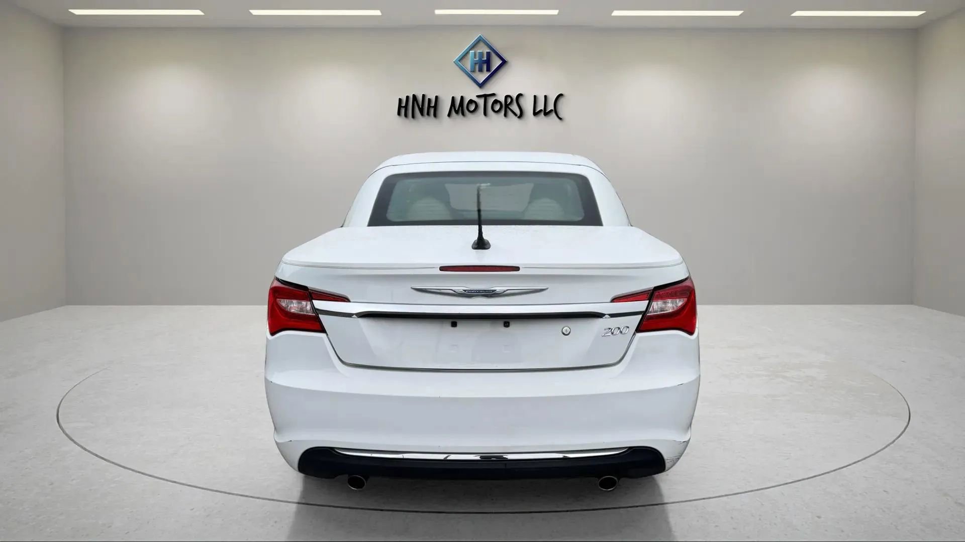 Used 2013 Chrysler 200 Limited image 4