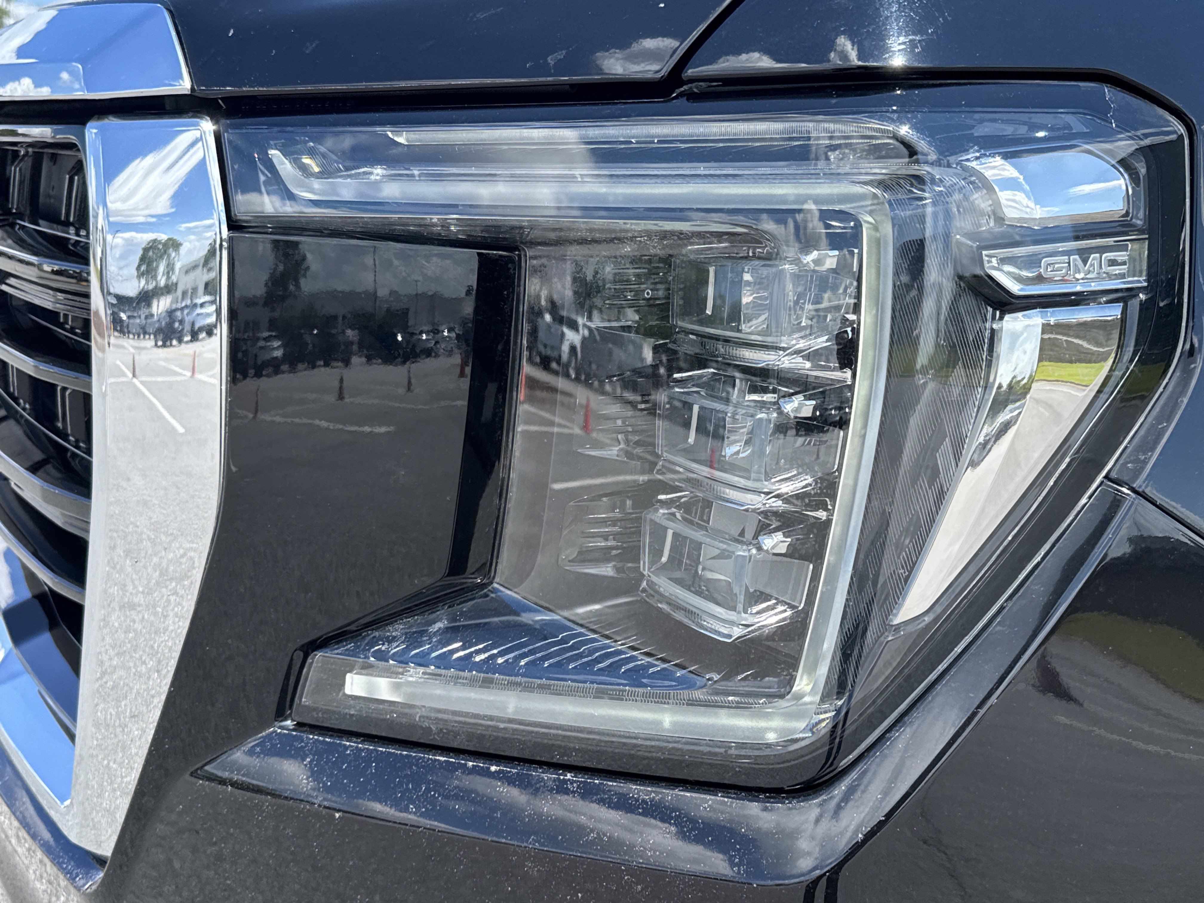 Used 2022 GMC Yukon SLE w/ Gmc Pro Safety Plus Package AWD/4WD image 6