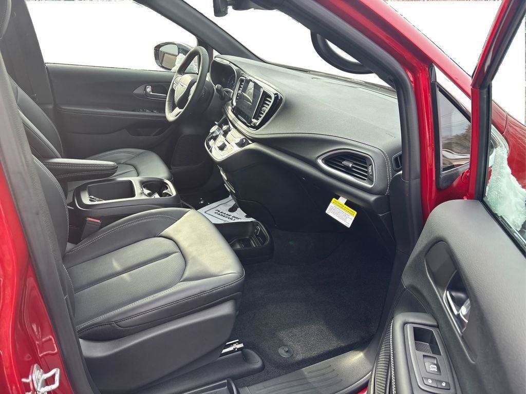 New 2026 Chrysler Pacifica Select FWD image 19
