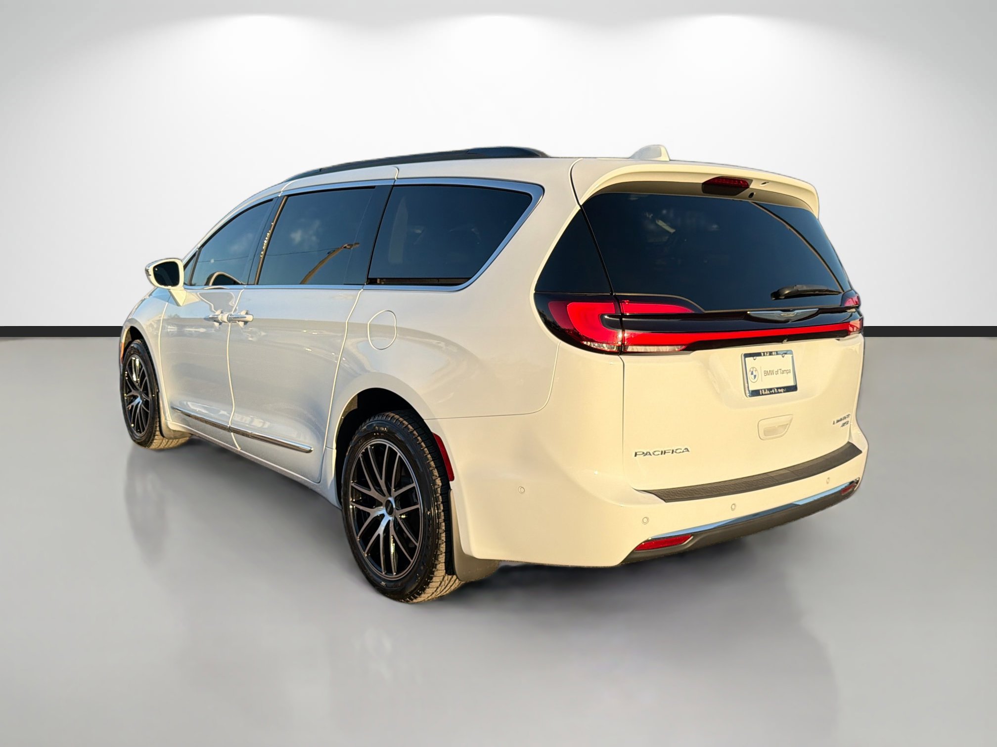 Used 2022 Chrysler Pacifica Limited image 5