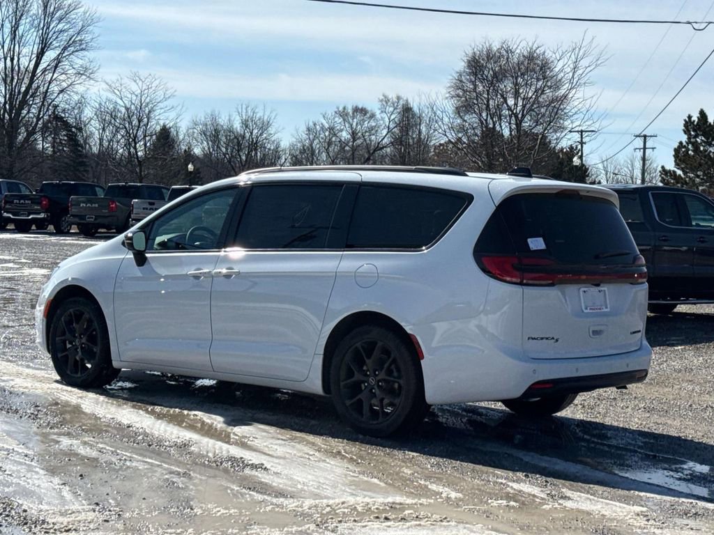New 2026 Chrysler Pacifica Limited w/ S Appearance Package image 8