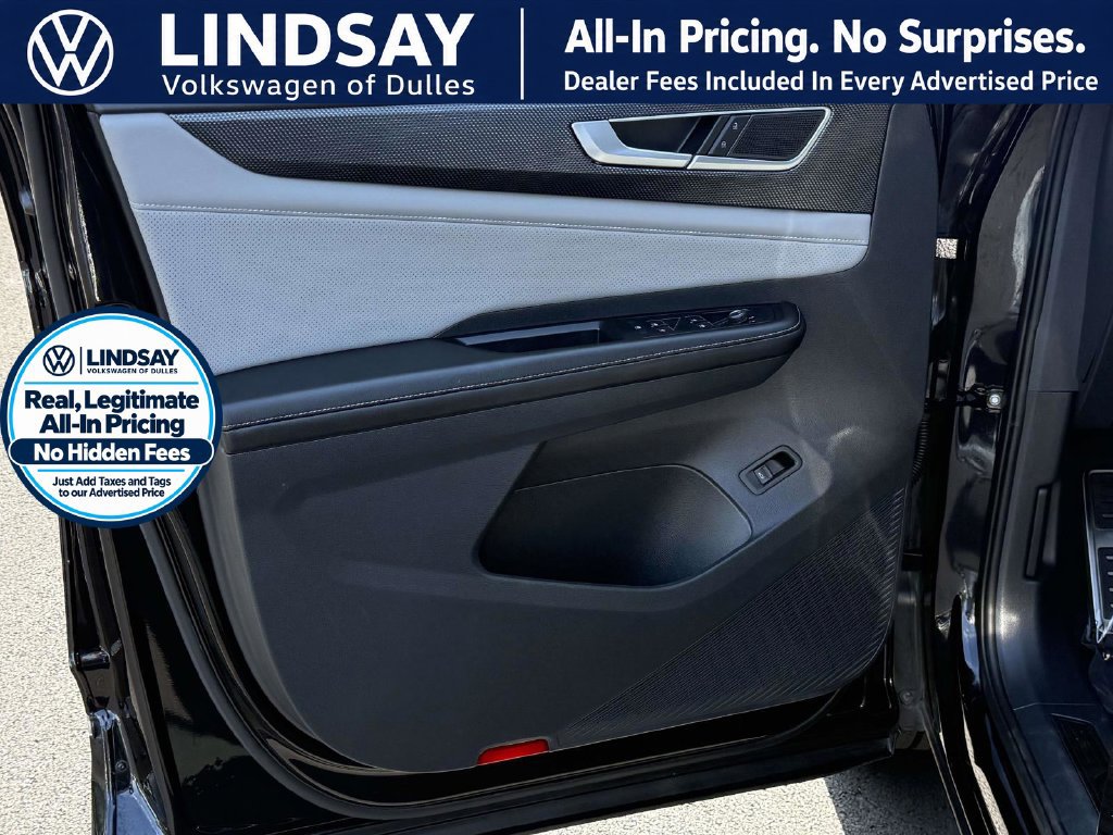 Used 2024 Volkswagen Atlas Cross Sport SEL R-Line AWD/4WD image 9