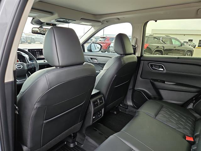 Used 2025 Nissan Rogue Platinum w/ Platinum Premium Package image 10