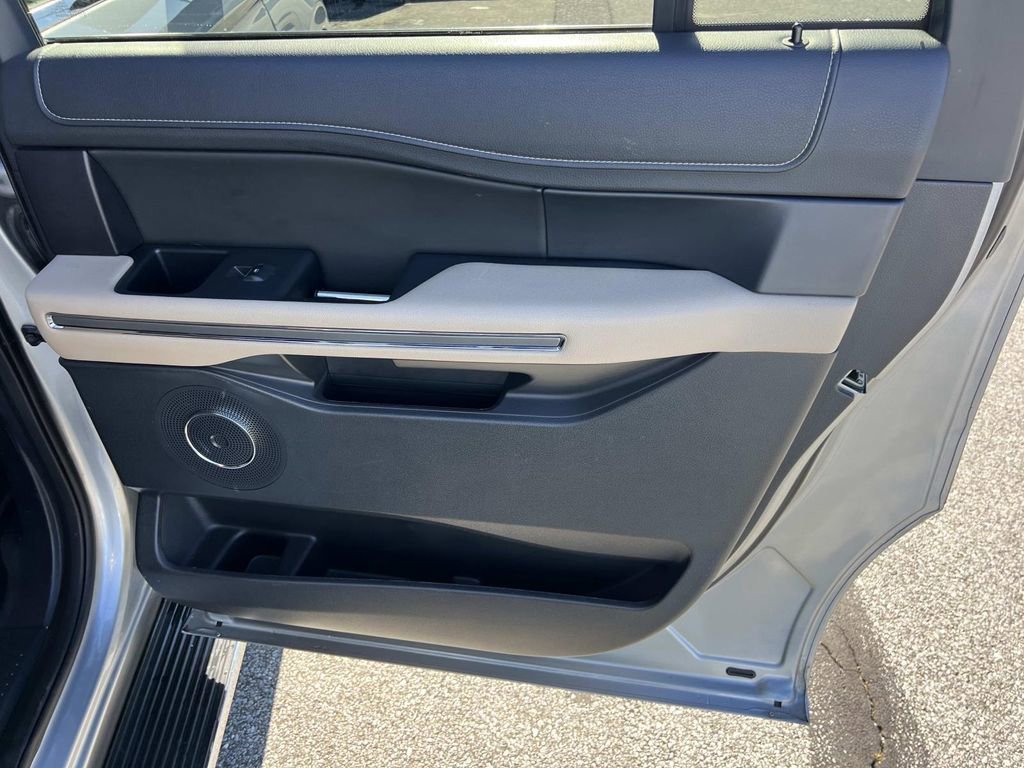 Used 2022 Ford Expedition Max XLT image 16