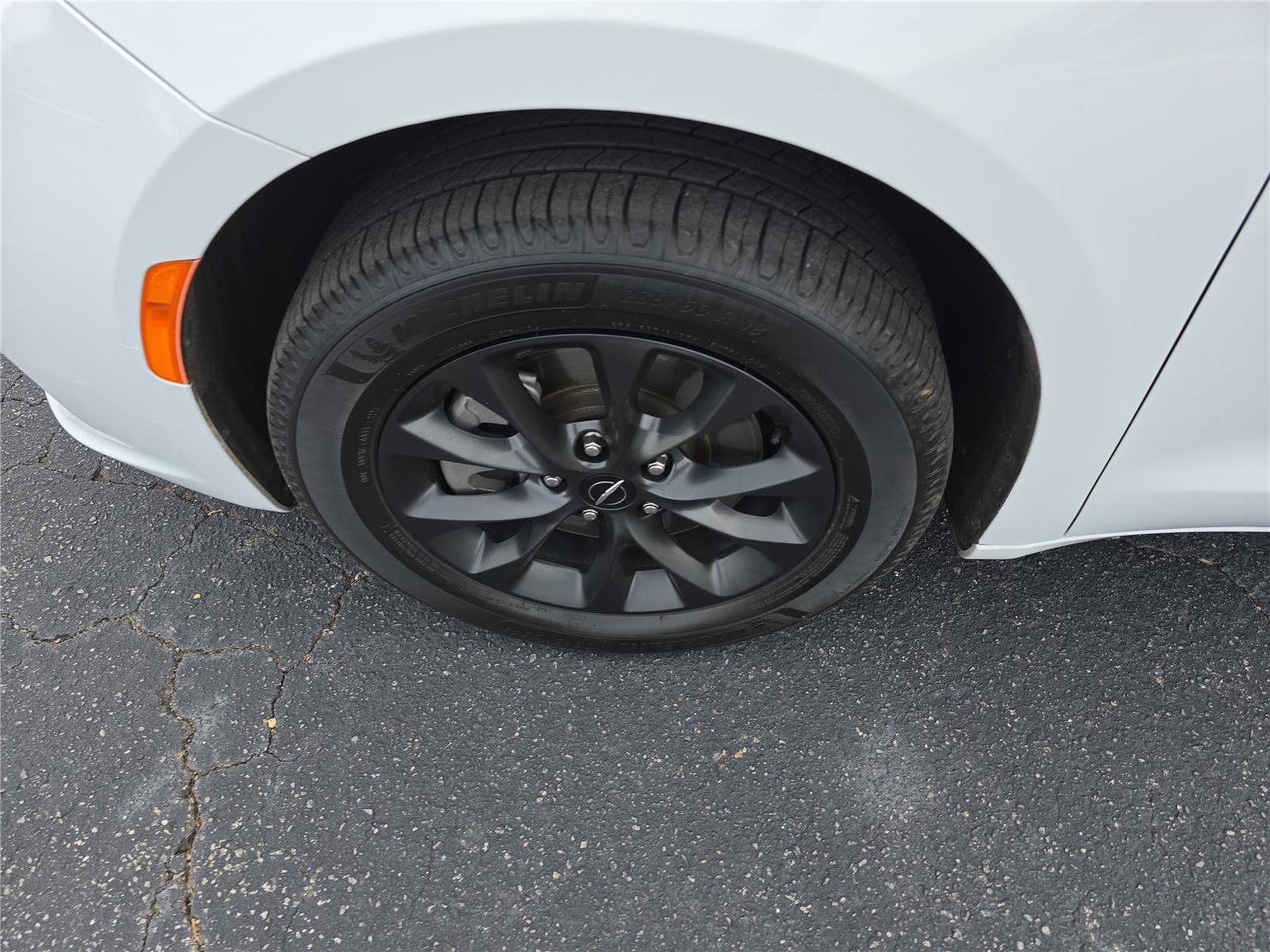 Used 2021 Chrysler Pacifica Limited w/ S Appearance Package image 11