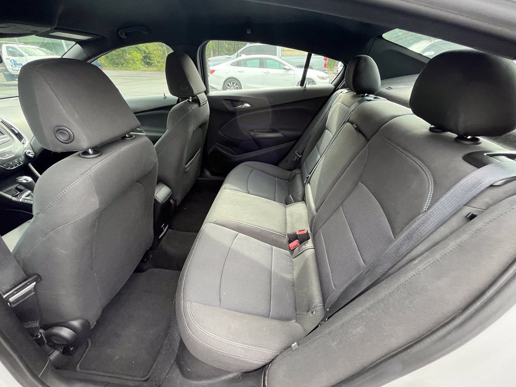 Used 2018 Chevrolet Cruze LT w/ RS Package FWD image 11