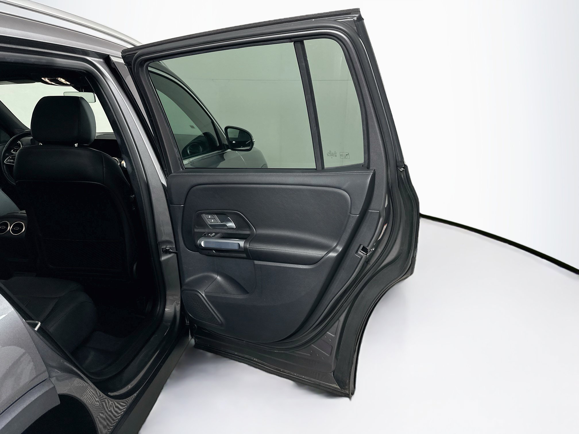 Used 2022 Mercedes-Benz GLB 250 image 32