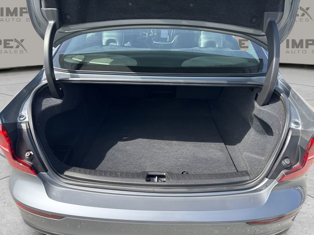 Used 2021 Volvo S60 T5 Momentum image 28