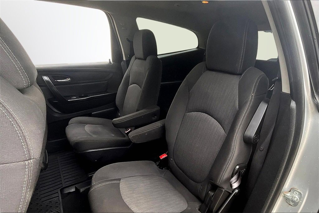 Used 2017 Chevrolet Traverse LT w/ Style and Technology Package image 22