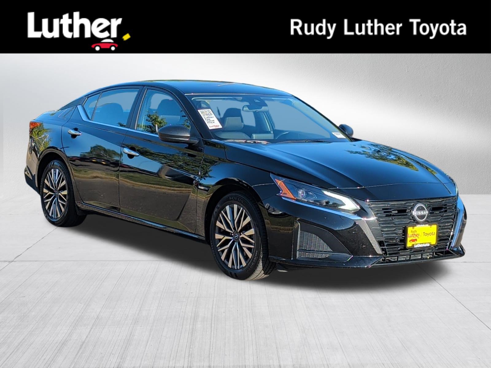 Used 2025 Nissan Altima 2.5 SV FWD image 1