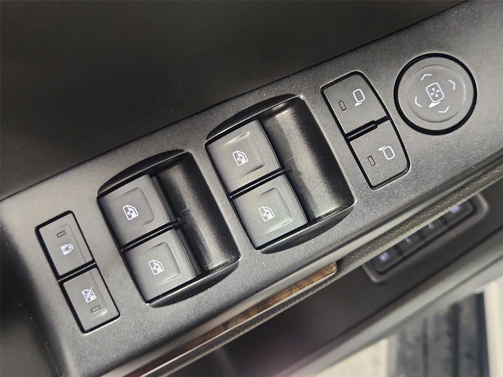 Used 2018 Chevrolet Suburban LT AWD/4WD image 22