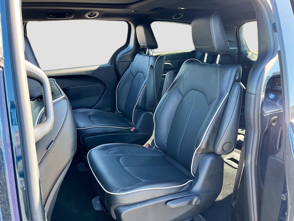 Used 2024 Chrysler Pacifica Premium FWD image 25