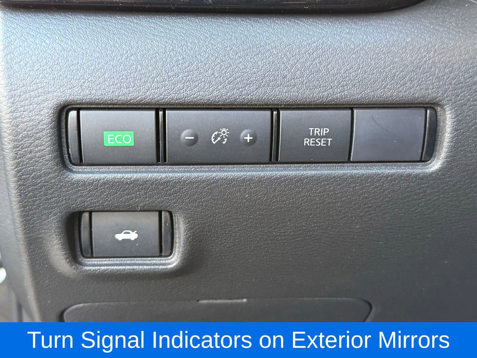 Used 2025 Nissan Sentra SV w/ SV Premium Package FWD image 37