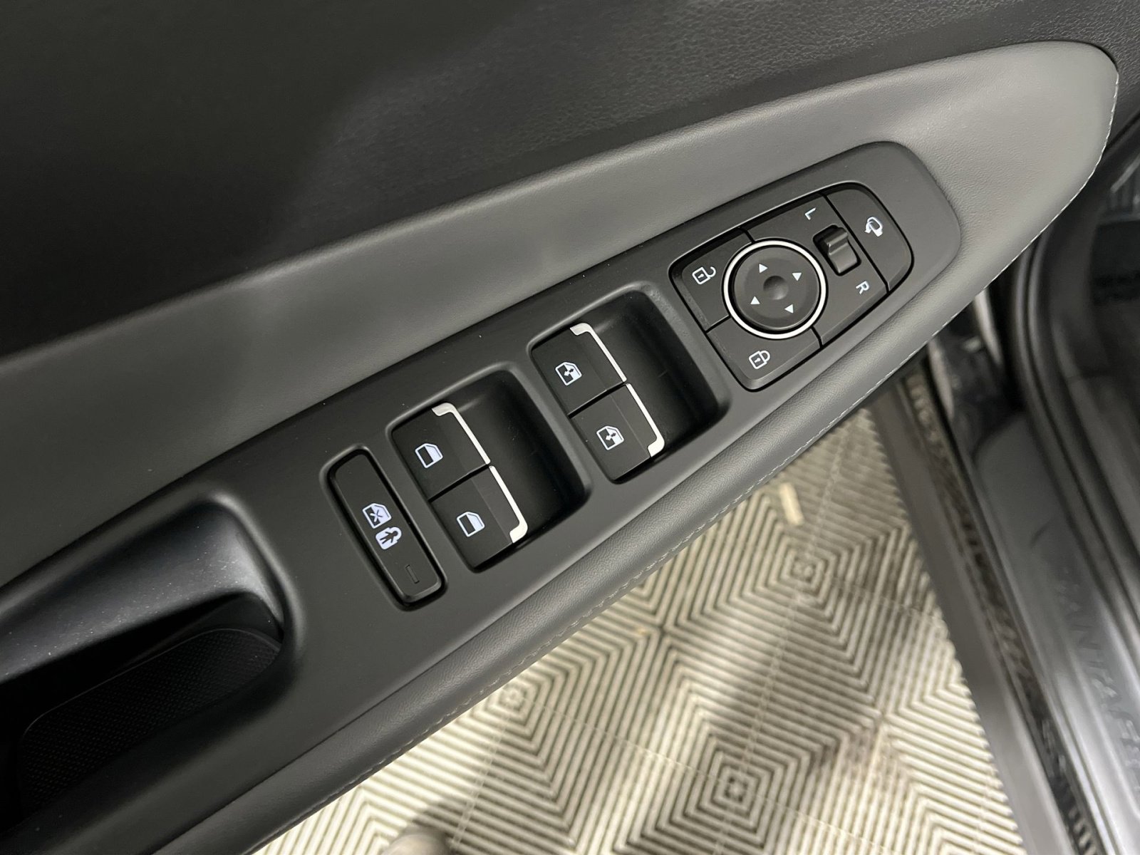 Used 2023 Hyundai Santa Fe Limited AWD/4WD image 15